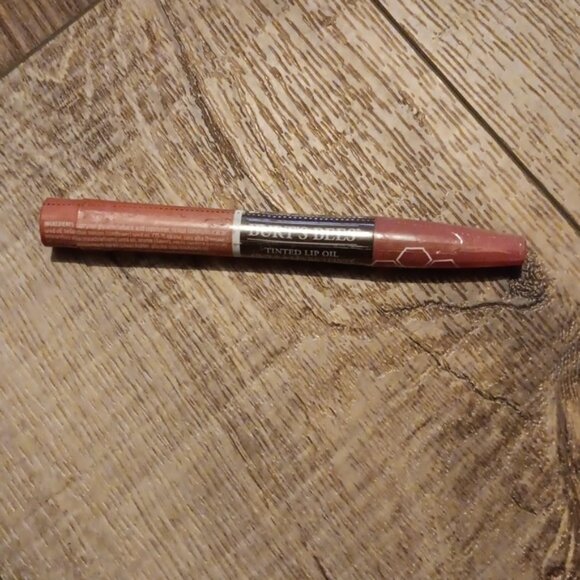 HOST PICK Burt's Bees tinted lip oil - Picture 1 of 3